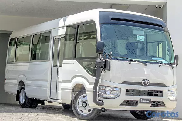 camiones y vehiculos pesados - Toyota Coaster 2026 6
