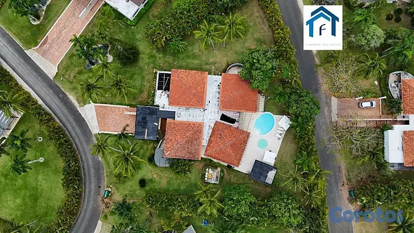 casas vacacionales y villas - En Venta Villa en Casa de campo la Romana de 5 habitaciones 3