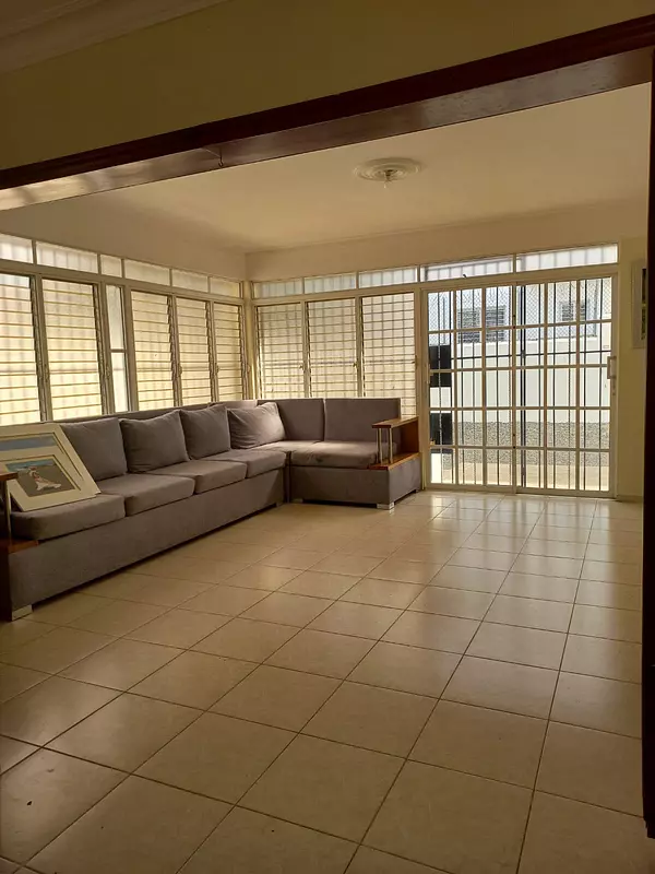casas - Casa en Residencial Cerrado, Urb. Thomen  5