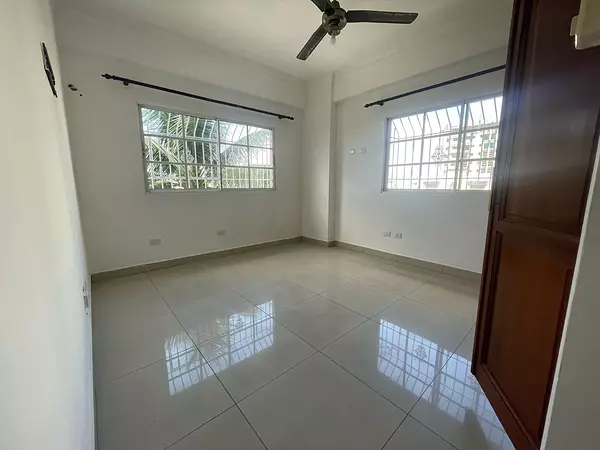 apartamentos - EVARISTO MORALES 
Se ALQUILA hermoso apartamento 

 4