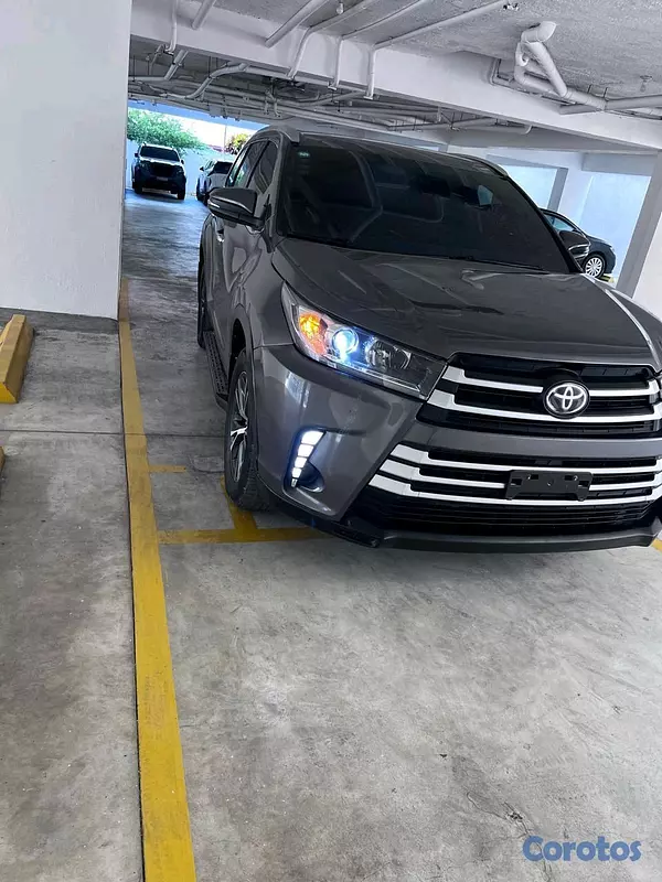 jeepetas y camionetas - Toyota higlander xle 2019 7