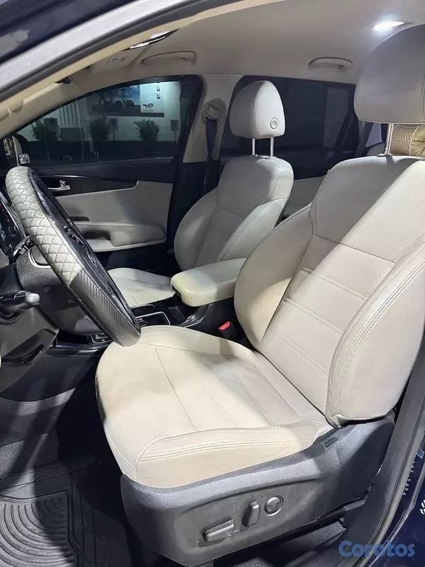 jeepetas y camionetas - KIA SORENTO 2019 LX 3 filas de asientos  7