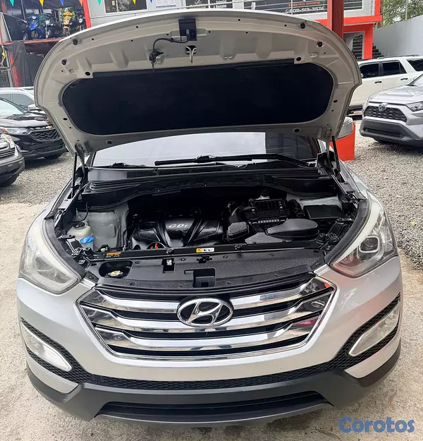 jeepetas y camionetas - Hyundai Santa Fe, Vehiculo en perfecta condicion 4