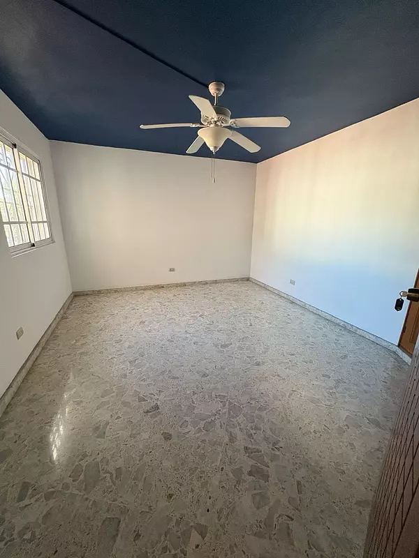 casas - Casa en alquiler Urbanización Fernandez de 4 Hab. 3