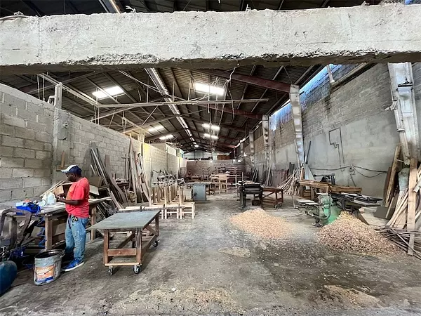 oficinas y locales comerciales - Nave céntrica en herrera 7