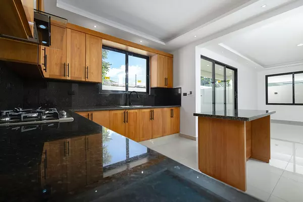 casas - Moderna Vivienda en Residencial Cerrado, Ave. 27 de Febrero 8