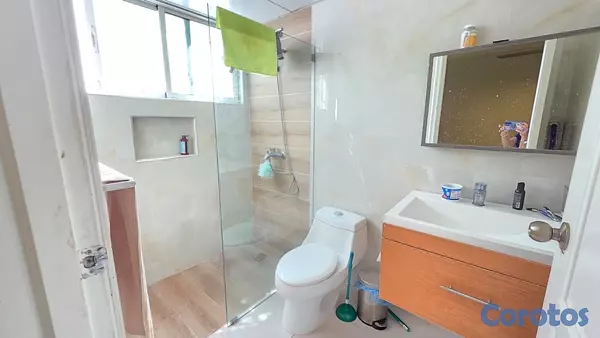apartamentos - vendo bella vista tres habitaciones amplias con baño dos parqueos estudio servi 12