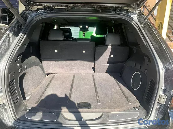 jeepetas y camionetas - Vendo hermosa jeepeta GRAND CHEROKEE SRT 4X4 año 2015  3