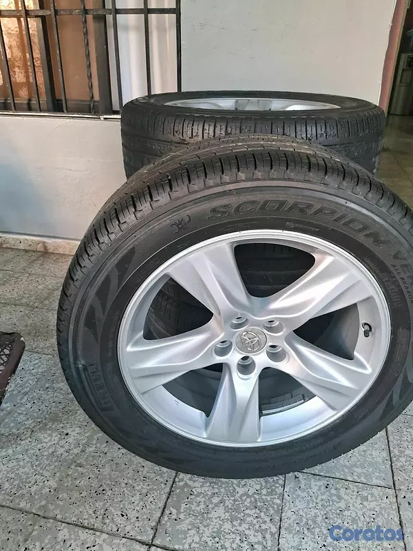 accesorios para vehiculos - Gomas con sus aros de toyota Highlander 2015/2022  2