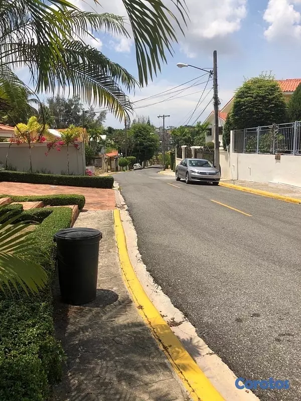 casas - venta de casa en cuesta hermosa 3 con piscina y 450mts Distrito nacional  5