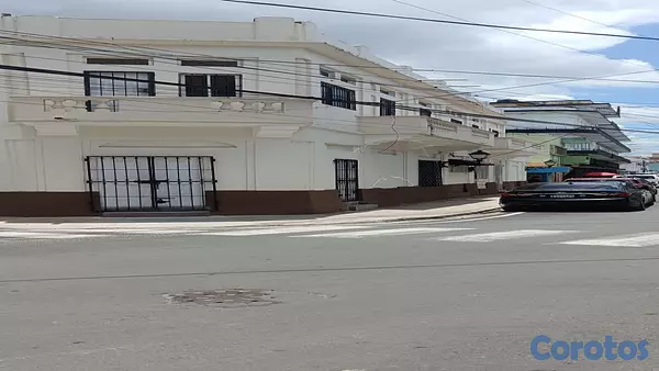 oficinas y locales comerciales - En Alquiler Local Zona Colonial de 47 metros primer nivel 2