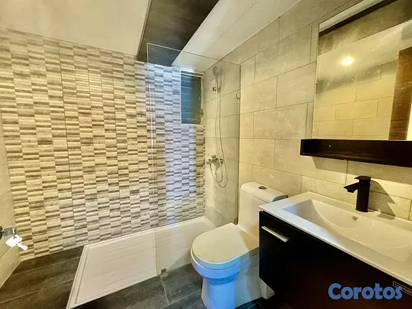 apartamentos - Vendo hermoso y moderno penthouse remodelado 5 hab 4