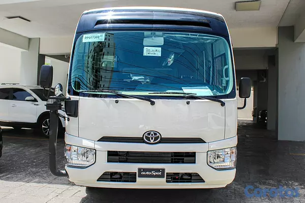 camiones y vehiculos pesados - Toyota Coaster 2026 7