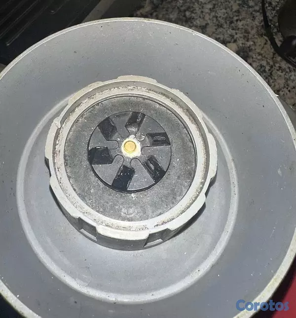 electrodomesticos - LICUADORA USADA  MARCA CUISINART A VECES PRENDE Y SE APAGA  4