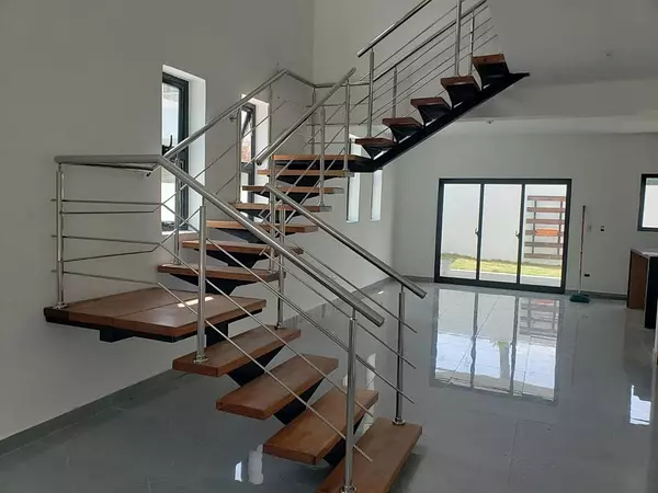 casas - Moderna Vivienda en Proyecto Cerrado, Gurabo 2