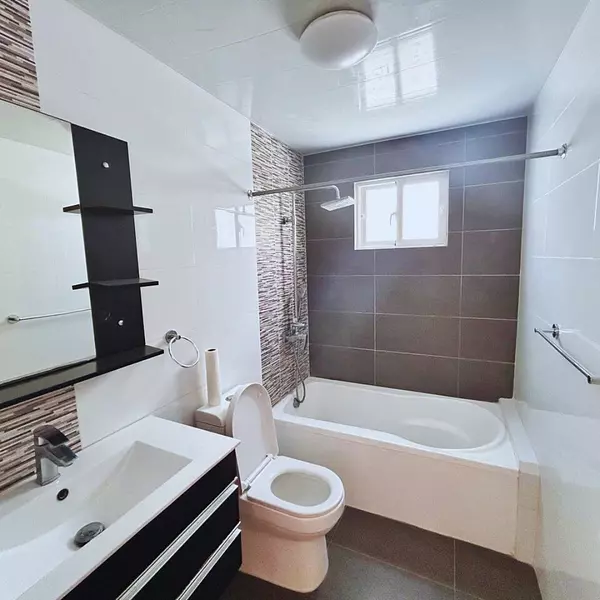 apartamentos - Apartamento en Alquiler en Evaristo Morales CON TERRAZA PRIVADA.
2 Hab 
US$1,300 4