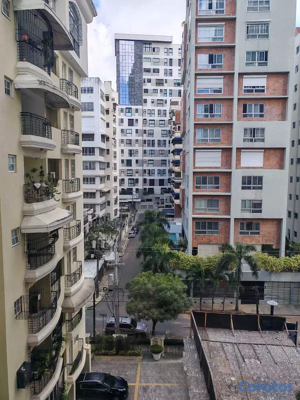 apartamentos - ALQUILO APTO ESTUDIO AMUEBLADO,  57 Mts.2, 6TO PIS 3