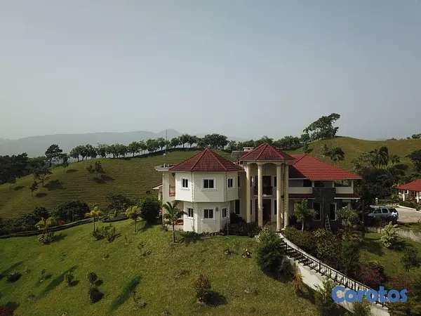 casas vacacionales y villas - Villa Mansion en Hatillo Jarabacoa 4