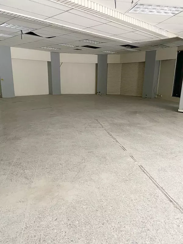 oficinas y locales comerciales - Local esquinero céntrico  3