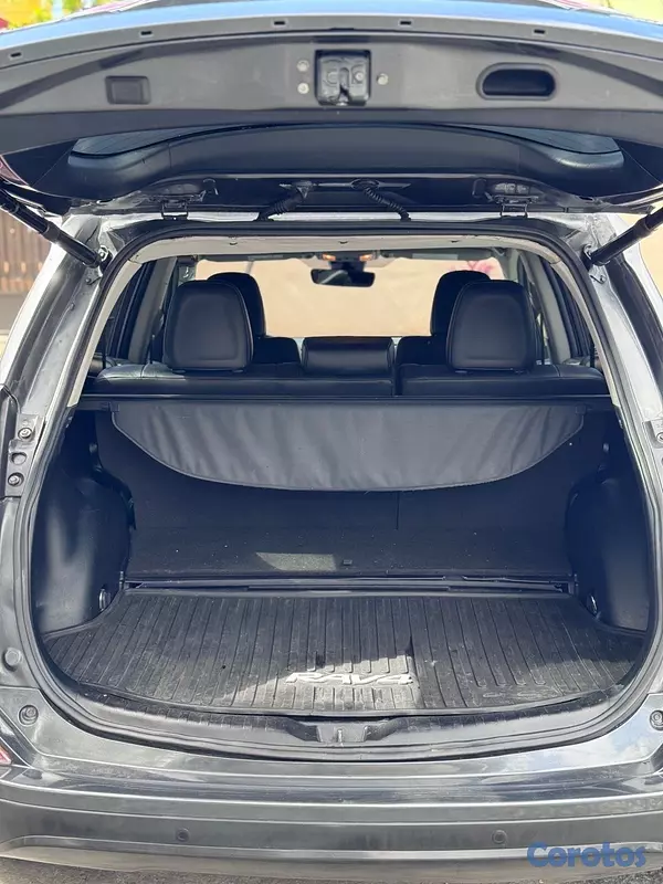 jeepetas y camionetas - Toyota RAV4 2017 hybrid limited 
(73,000 Millas). 6