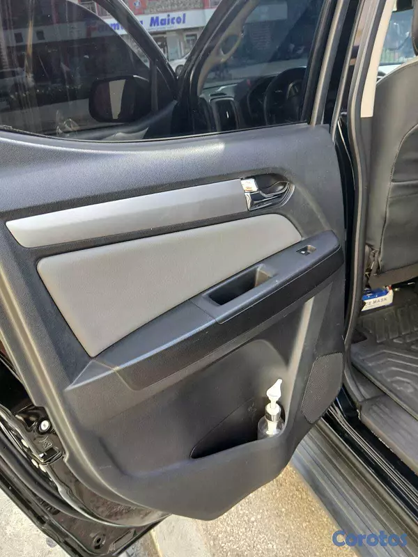 jeepetas y camionetas - Venta de Chebrolet colorodo z71 (2020) 8