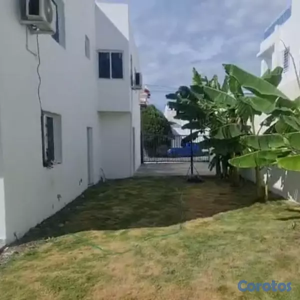 casas - VENDO casa en Av. Rep. de  Colombia detrás de La S 11
