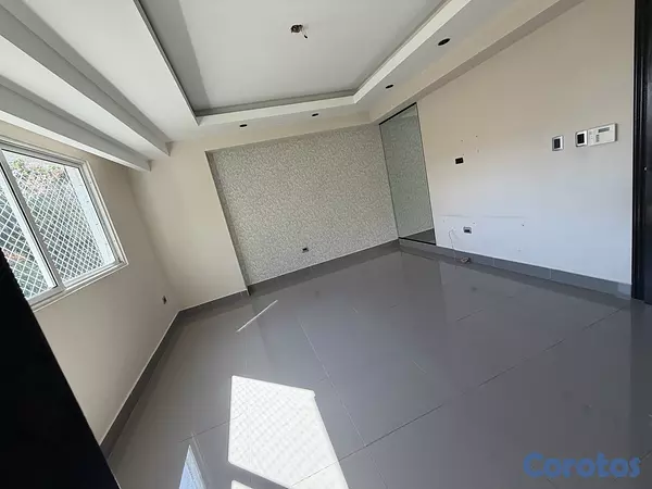 apartamentos - vendo jardines del Sur piso 3 remodelado tres habitaciones 2 baños dos parqueos  12