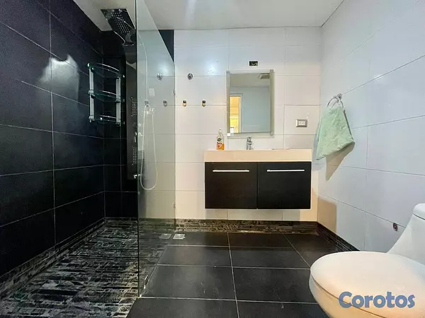 apartamentos - Elegancia y Espacio en el Paraíso por US$289,000 9