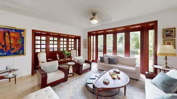 casas - Se vende casa en Cuesta Hermosa Il 
U$S495,000

Descripción
Casa de 
3 Habitacio 8