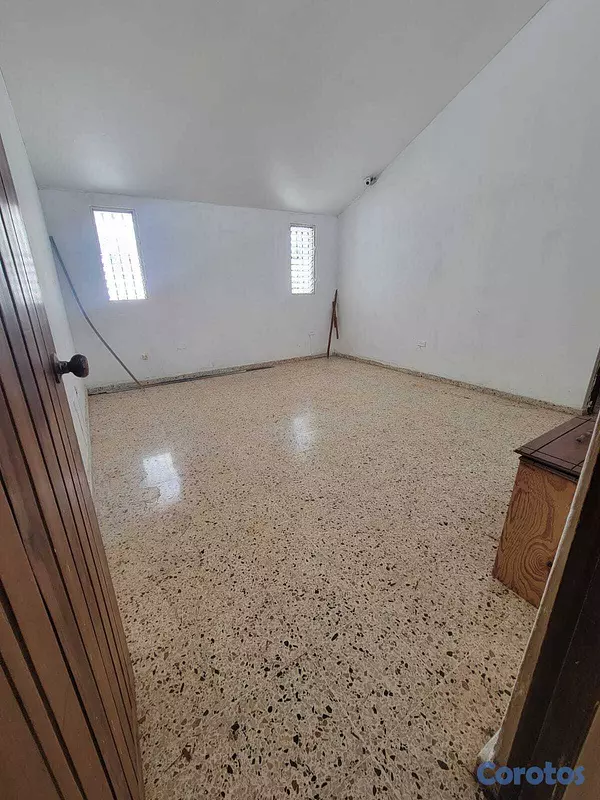 oficinas y locales comerciales - Local Comercial en Alquiler  de 112 Metros en 2do  12