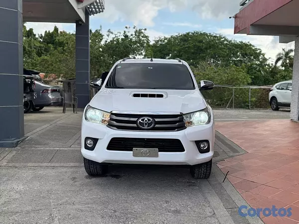 jeepetas y camionetas - Toyota Hilux 2016 3