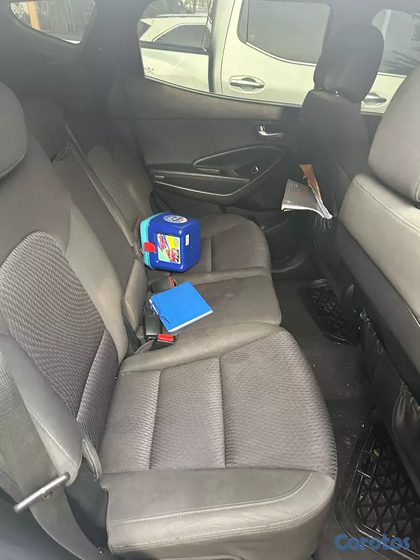 jeepetas y camionetas - Hyundai Santa Fe 2016 DOHC 9