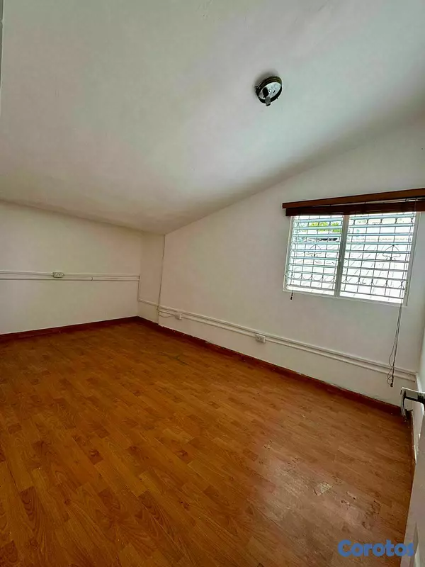 oficinas y locales comerciales -  Local en Alquiler con 350 Metros de 2 Niveles Av. Romulo en Mirador Norte PD589 16