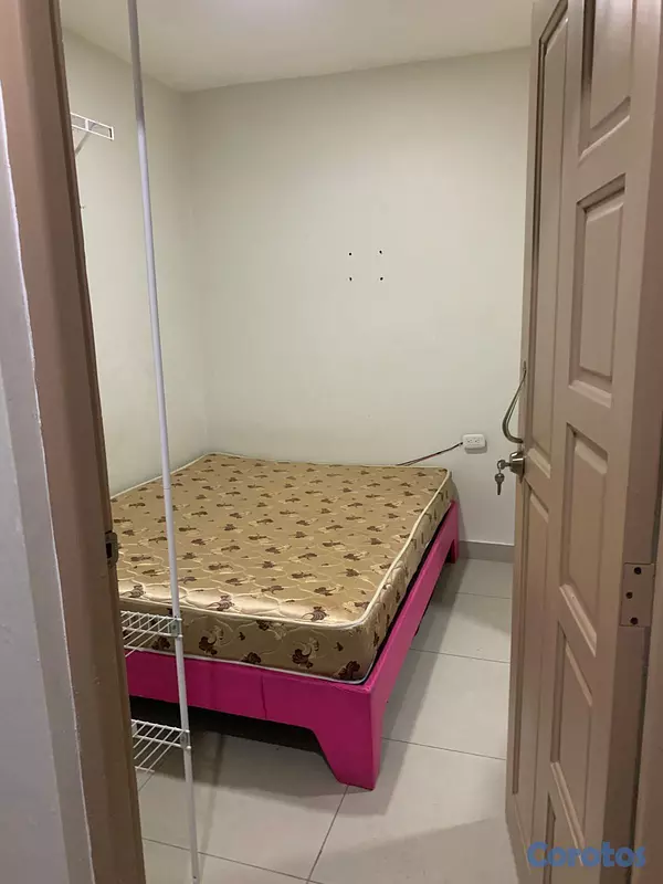 habitaciones y viviendas compartidas - Alquilo gabitacion independiente a caballero 6