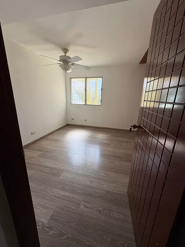 casas - Casa en alquiler Urbanización Fernandez de 4 Hab. 2