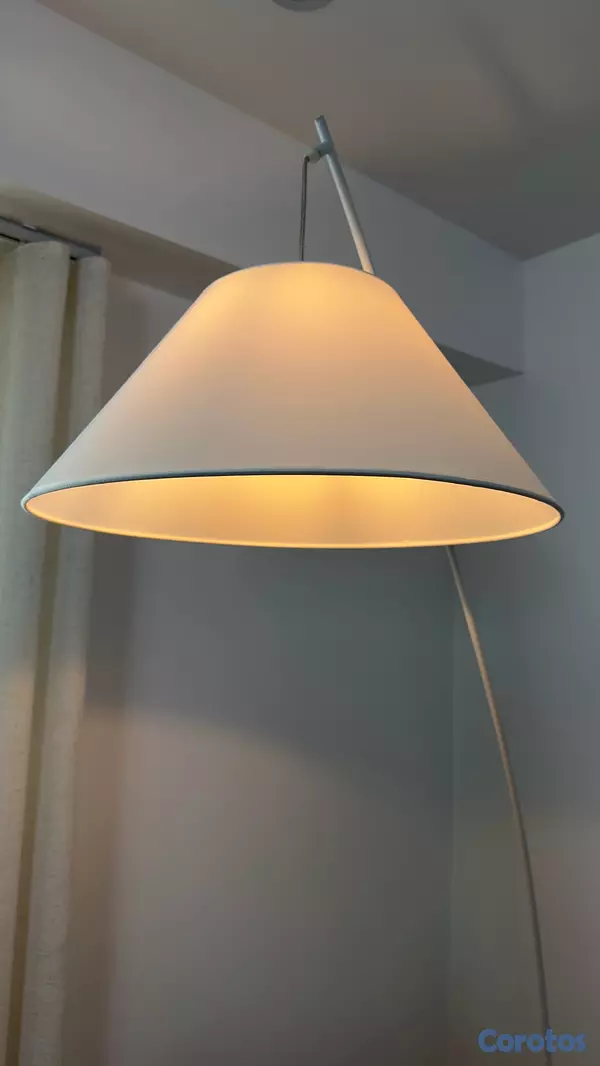 decoración y accesorios - lámpara de piso curva, casi nueva, RD$3,000.00 4