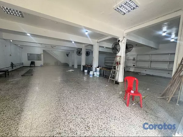 oficinas y locales comerciales - se alquila local comercial  4