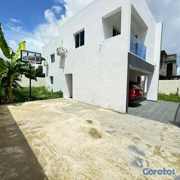 casas - VENDO casa en Av. Rep. de  Colombia detrás de La S 12