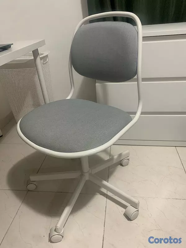 muebles y colchones - Escritorio con su silla 2