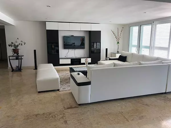 casas vacacionales y villas - Villa 2 niveles en punta cana 2,200 mts 
 3