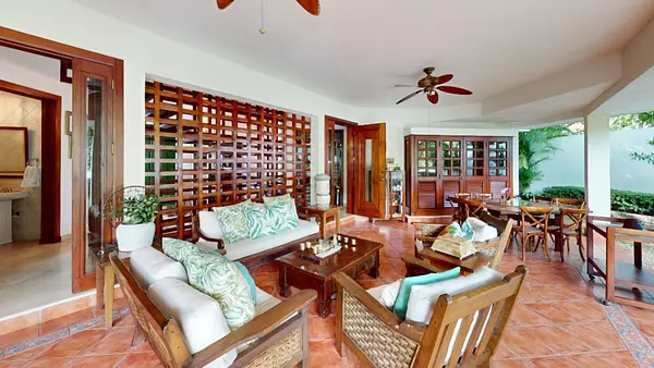 casas - Se vende casa en Cuesta Hermosa Il 
U$S495,000

Descripción
Casa de 
3 Habitacio 9