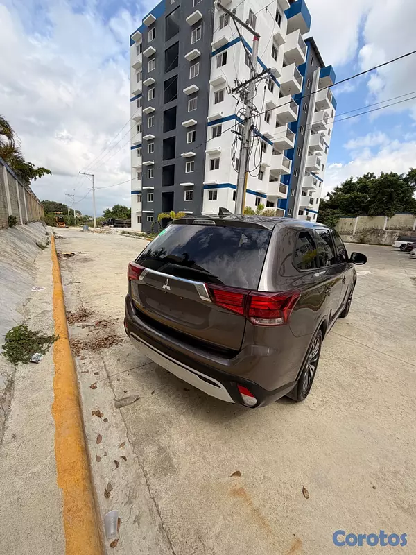 jeepetas y camionetas - Mitsubishi Outlander 2020 5