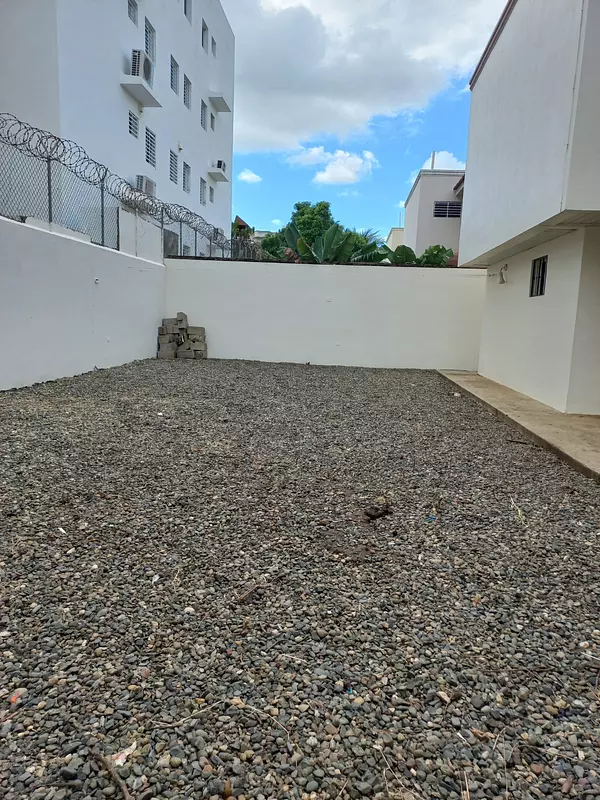 casas - Casa en Residencial Cerrado, Urb. Thomen  8