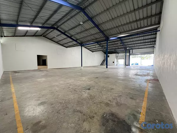 oficinas y locales comerciales - Local Comercial en Santo Domingo Este Zona comerci 4