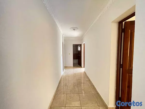 apartamentos - Amplio apartamento de 120 m² en segundo piso con 2 4