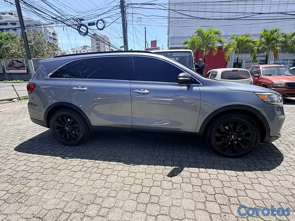 jeepetas y camionetas - Kia Sorento v6 2019 11