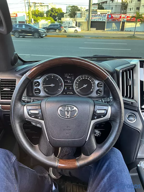 jeepetas y camionetas - Toyota Land Cruiser VXR 2020 13