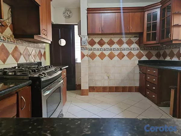 casas - Casa de 5 habitaciones 3 baños en alquiler en Juli 5