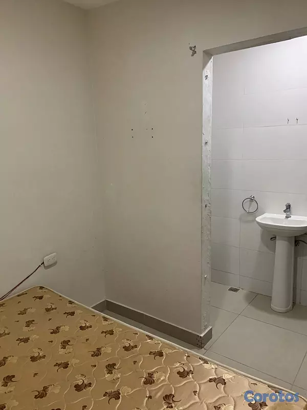 habitaciones y viviendas compartidas - Alquilo gabitacion independiente a caballero 7