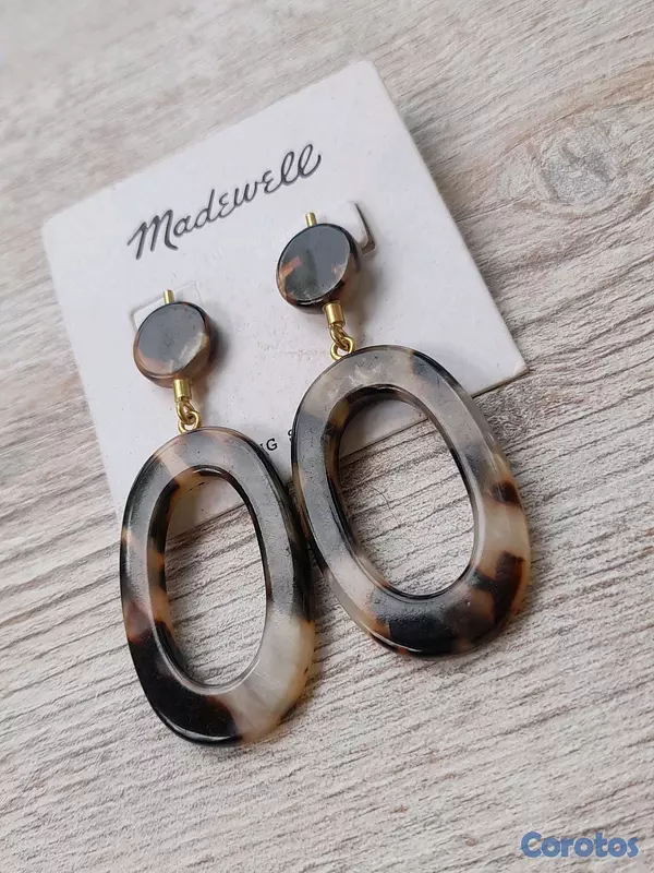 joyas, relojes y accesorios - Se Vende Aretes marrones en animal print  5